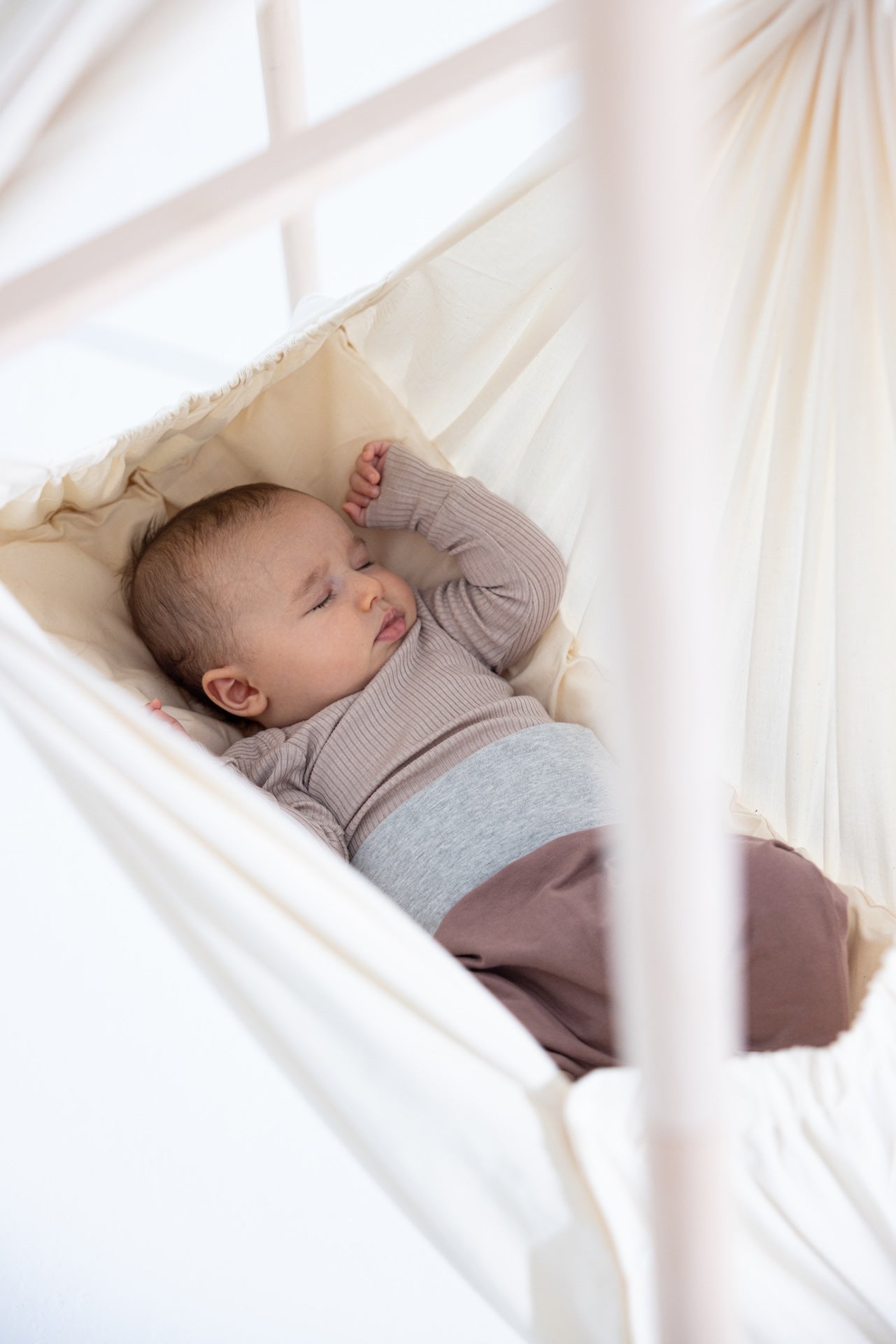 Baby Hammock with motor and frame for your baby